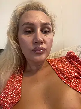 Snapshot of YourBlondee chatting on September 22, 2025, 2:35 am YourBlondee online show from September 22, 2025, 2:35 am