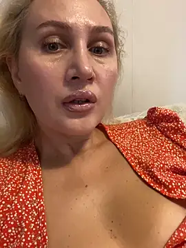 Snapshot of YourBlondee chatting on October 3, 2025, 3:03 am YourBlondee online show from October 3, 2025, 3:03 am