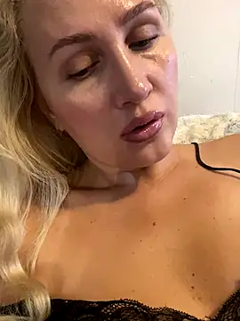 Snapshot of YourBlondee chatting on October 23, 2025, 2:00 am YourBlondee online show from October 23, 2025, 2:00 am