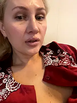 Snapshot of YourBlondee chatting on November 5, 2025, 2:44 am YourBlondee online show from November 5, 2025, 2:44 am