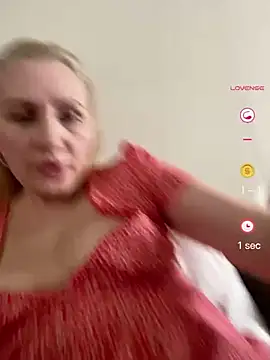 Snapshot of YourBlondee chatting on April 26, 2026, 11:08 am YourBlondee online show from April 26, 2026, 11:08 am