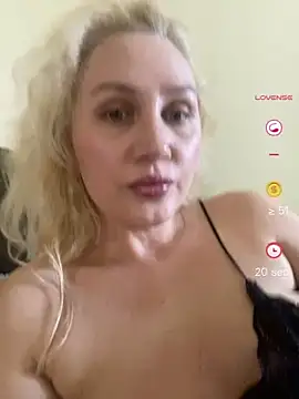 Snapshot of YourBlondee chatting on May 4, 2026, 4:08 am YourBlondee online show from May 4, 2026, 4:08 am