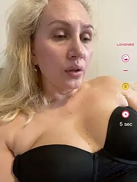 Snapshot of YourBlondee chatting on May 16, 2026, 10:58 am YourBlondee online show from May 16, 2026, 10:58 am