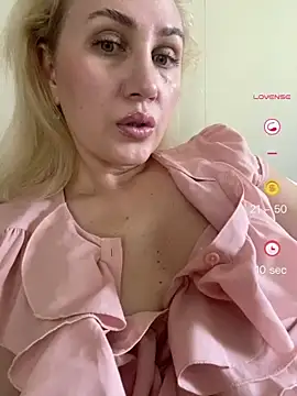 Snapshot of YourBlondee chatting on May 26, 2026, 3:57 am YourBlondee online show from May 26, 2026, 3:57 am