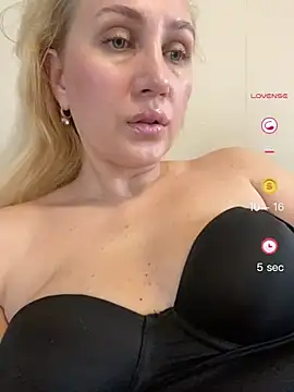 Snapshot of YourBlondee chatting on May 29, 2026, 3:37 am YourBlondee online show from May 29, 2026, 3:37 am