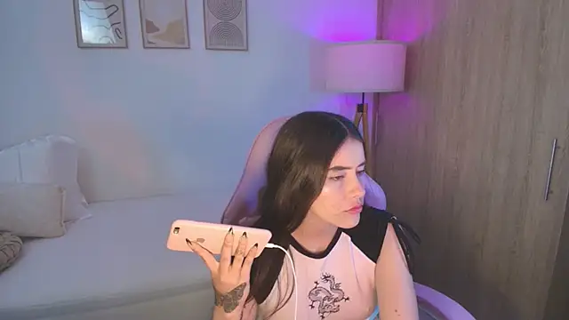 iriswest  online show from October 14, 2025, 12:44 am