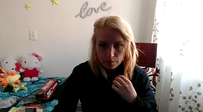 kittykalor09 online show from December 3, 2024, 2:49 pm