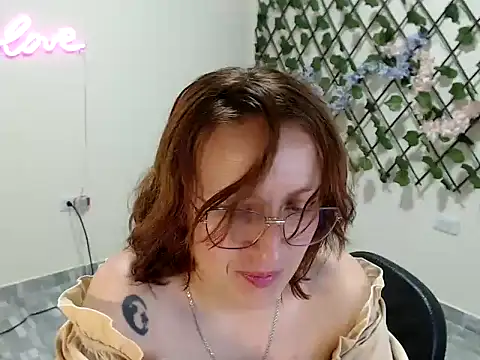 kittykalor09 online show from April 18, 2026, 3:16 pm