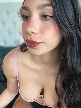 LoveLillyy online show from February 5, 2025, 6:59 pm