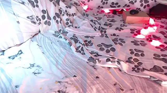 Snapshot of Q_T_pie chatting on January 3, 2025, 3:27 am Q T pie online show from January 3, 2025, 3:27 am