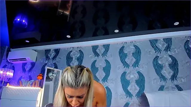 anneswhite online show from November 18, 2025, 4:39 am