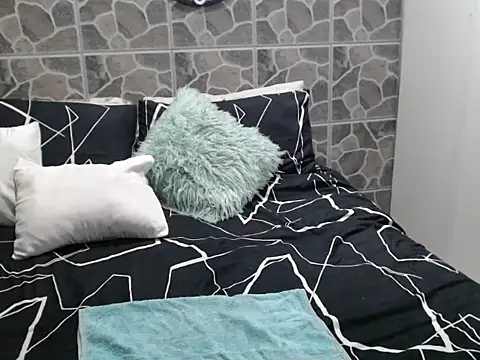 THREEHOLESPLEASURE99 online show from January 11, 2026, 10:26 pm