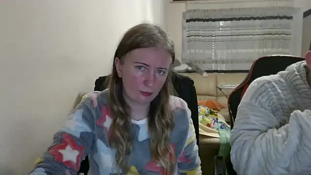 PeterAndJen online show from November 24, 2025, 7:24 pm