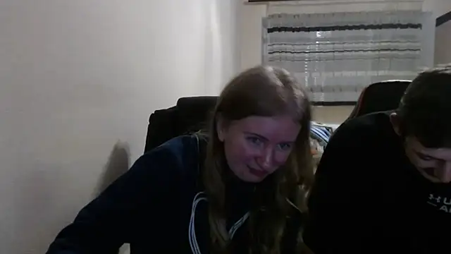 PeterAndJen online show from December 3, 2025, 7:34 pm