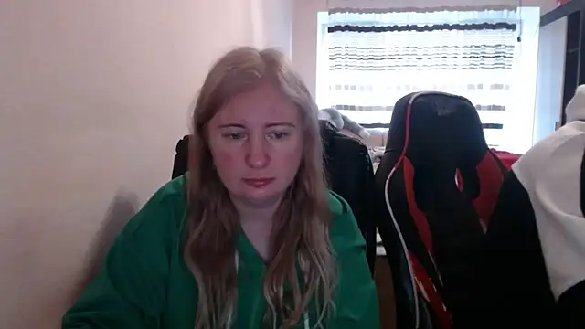 PeterAndJen online show from April 15, 2026, 4:52 am