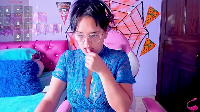 crissn0707 online show from October 16, 2025, 1:01 pm