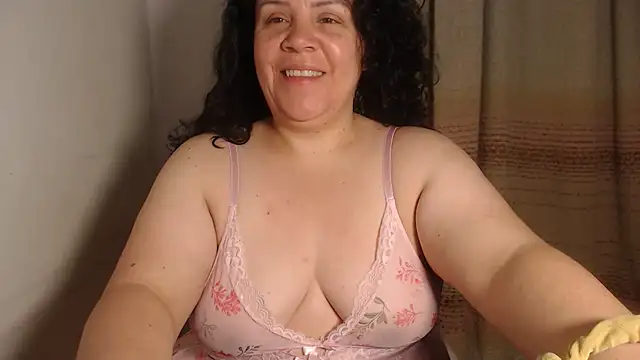 agathamiller01 online show from January 9, 2026, 10:40 am