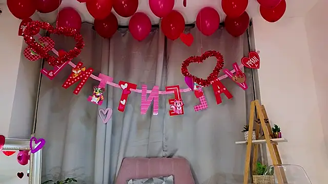 bella  adams online show from February 15, 2025, 4:25 am