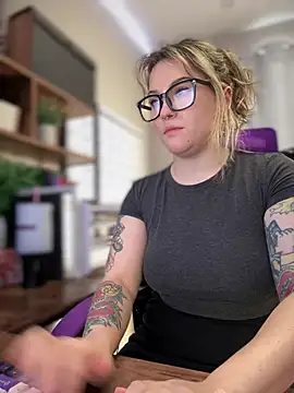 Snapshot of JennKenobi chatting on February 19, 2025, 6:10 pm JennKenobi online show from February 19, 2025, 6:10 pm