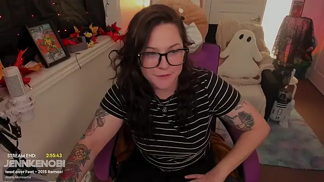 Snapshot of JennKenobi chatting on October 7, 2025, 4:26 pm JennKenobi online show from October 7, 2025, 4:26 pm