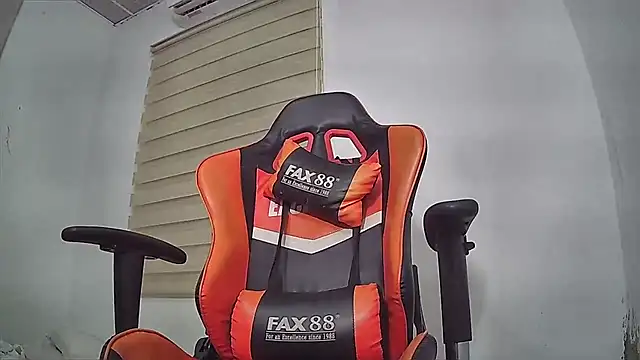 EvaTiffany online show from November 13, 2025, 3:16 am