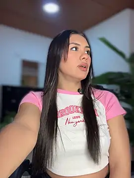 Ambar pe  online show from October 6, 2025, 9:23 pm