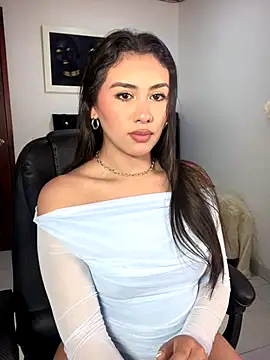 Ambar pe  online show from November 19, 2025, 2:33 am