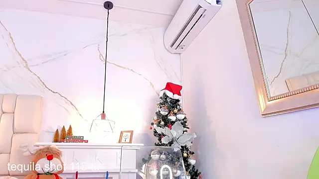 IsiisLovei online show from December 31, 2024, 2:03 pm