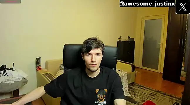 awesomejustin online show from December 5, 2024, 9:06 pm