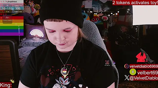 Snapshot of VelvetDiablo chatting on June 9, 2026, 12:44 am VelvetDiablo online show from June 9, 2026, 12:44 am