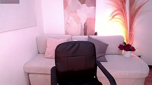 Snapshot of VictoriaLeia chatting on October 7, 2025, 1:47 am VictoriaLeia online show from October 7, 2025, 1:47 am