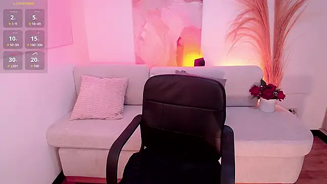 Snapshot of VictoriaLeia chatting on October 12, 2025, 11:26 pm VictoriaLeia online show from October 12, 2025, 11:26 pm