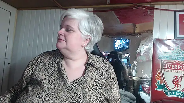 sexychazza16 online show from December 13, 2024, 6:16 pm