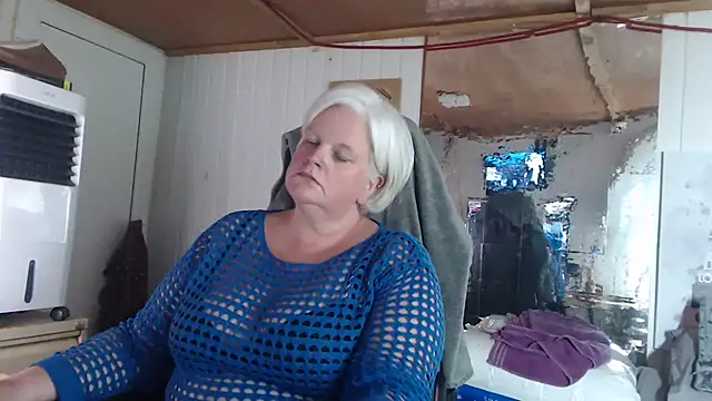 sexychazza16 online show from October 6, 2025, 6:27 pm