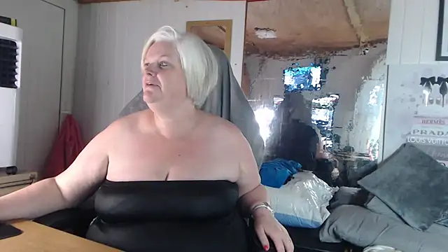 sexychazza16 online show from October 11, 2025, 6:50 pm