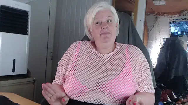 sexychazza16 online show from October 15, 2025, 6:52 pm