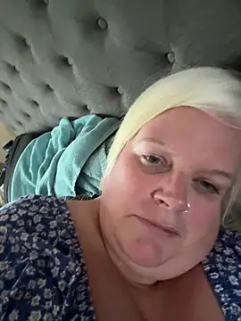 sexychazza16 online show from October 24, 2025, 3:52 pm