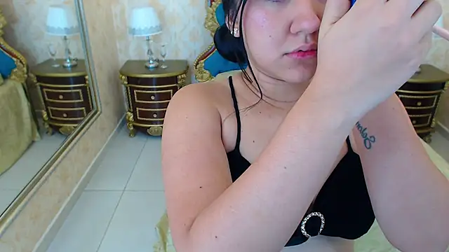 PamelaTomson online show from November 17, 2025, 12:33 pm