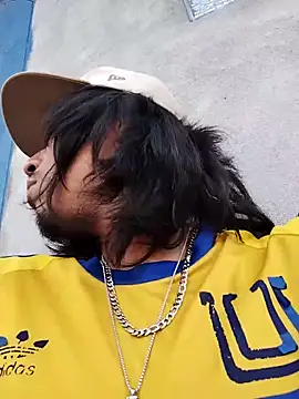 AlexAlejandro13 online show from April 3, 2026, 9:57 pm