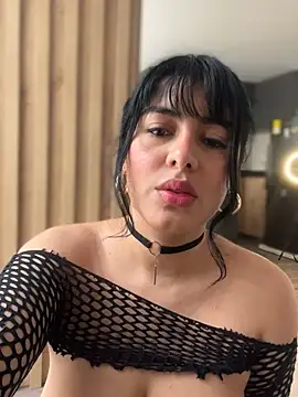 Snapshot of Roxxannne chatting on December 13, 2024, 5:43 pm Roxxannne online show from December 13, 2024, 5:43 pm