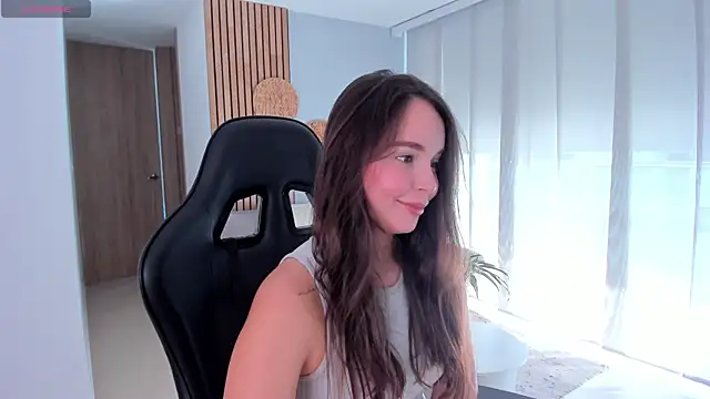 AnnieHallX online show from October 6, 2025, 8:06 pm