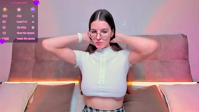 Snapshot of AriellaTesk chatting on February 6, 2025, 9:22 am AriellaTesk online show from February 6, 2025, 9:22 am