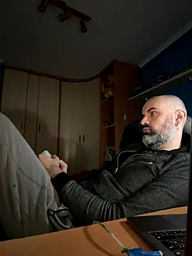 Snapshot of pollito1985_2 chatting on November 16, 2025, 10:43 am pollito1985 2 online show from November 16, 2025, 10:43 am