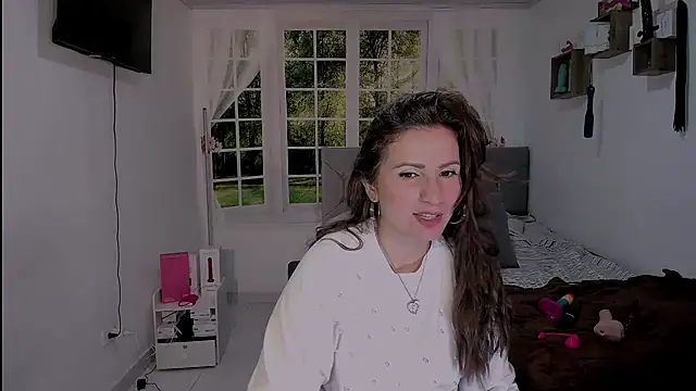 vanessabrown  online show from April 16, 2026, 11:07 pm