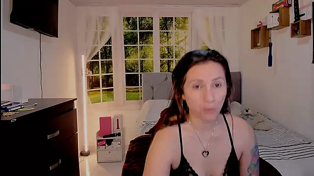 vanessabrown  online show from July 7, 2026, 4:00 pm