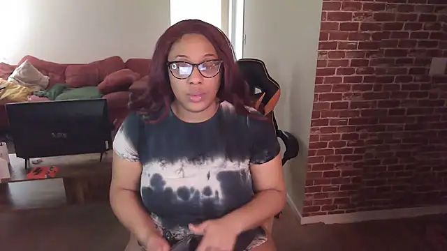 Snapshot of EntitledMistress chatting on December 17, 2024, 7:37 pm EntitledMistress online show from December 17, 2024, 7:37 pm