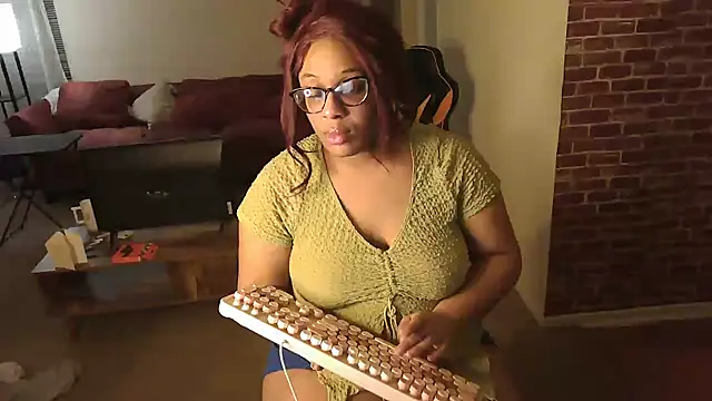 Snapshot of EntitledMistress chatting on December 19, 2024, 10:34 am EntitledMistress online show from December 19, 2024, 10:34 am