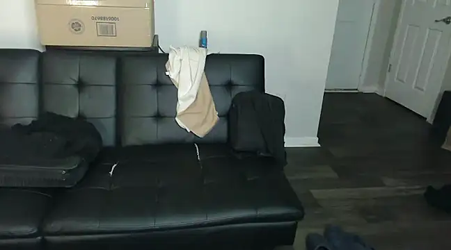 Snapshot of EntitledMistress chatting on January 10, 2025, 9:55 am EntitledMistress online show from January 10, 2025, 9:55 am