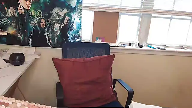 Snapshot of EntitledMistress chatting on November 24, 2025, 7:35 pm EntitledMistress online show from November 24, 2025, 7:35 pm