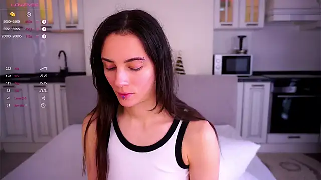 Holla Molly online show from February 20, 2025, 8:06 am